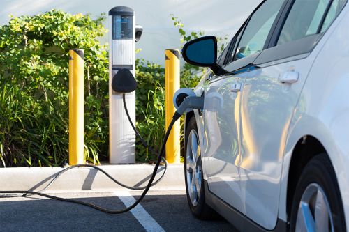 Foto: Elektroauto beim Laden